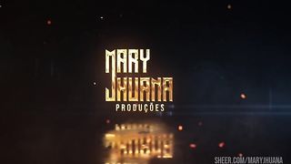 O retorno da vakinha brincando com o cuzinho e a buceta em uma DP - Mary Jhuana