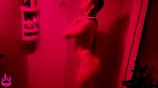 MORENA GOSTOSA TOMANDO BANHO CHEIA DE TESAO!