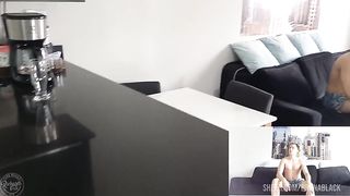 Intense sex in the kitchen, he couldn't resist seeing me in gym clothes, and I fucked hot in the kitchen.