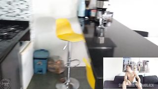 Intense sex in the kitchen, he couldn't resist seeing me in gym clothes, and I fucked hot in the kitchen.