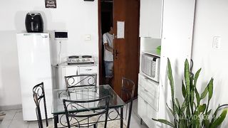 namorado me comendo na mesa de jantar