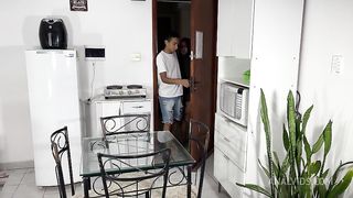 namorado me comendo na mesa de jantar