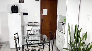 namorado me comendo na mesa de jantar