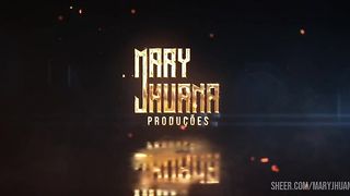 Bbw escondida no banheiro mostra seu plug no cuzinho - Mary Jhuana