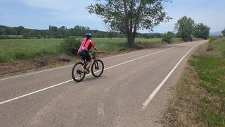 TWO HOT CYCLISTS MEET ON THE ROAD