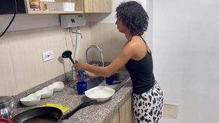 UNA RICA COGIDA POR EL CULO A MI LINDA HERMANASTRA A CAMBIO DE HACER LOS DEBERES DE LA CASA.