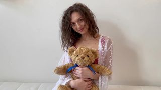 18 YEARS OLD AND SHE ASKS US TO DOMINATE HER SEXUALLY BETWEEN 2 MEN