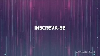 Ele nem esperou tirar meu short jeans