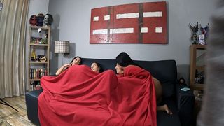 ORGIA SELVAGEM: 4 GOSTOSAS FAZEM ORAL EM DOBRO COM 2 SORTUDOS