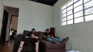 CARLOS URACH E CARMONA SE MASTURBANDO JUNTOS