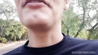 Putinha fez um boquete de graca em mim no meio da rua ,nao pude resistir e depois me ferrei porque minha esposa descobriu por causa deste video que deixei ela gravar