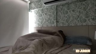 ED JUNIOR ACORDANDO E FODENDO UMA GAUCHA NO PELO