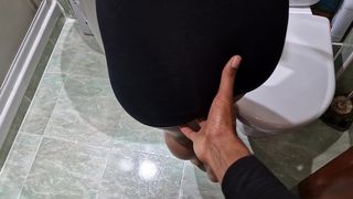 LE PAGO DINERO A LA SIRVIENTA DE MI MADRE A CAMBIO DE UNA BUENA MAMADA CON GARGANTA PROFUNDA