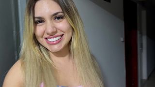 FUDENDO O CU DA VIZINHA CASADA QUE ENCONTREI NO ELAVADOR - GABILY CASTRO