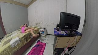 DONA DE CASA PAGA TECNICO COM A BUNDA ENQUANTO MARIDO ESTA FORA