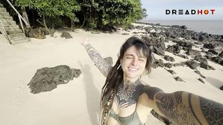 FIZ UM SQUIRT BEM GOSTOSO EM UMA PRAIA DESERTA E PARADISIACA PARTE 2 FULL VIDEO - DREAD HOT