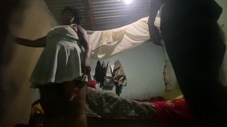 LONGUE QUEUE POUR UN GROS CUL