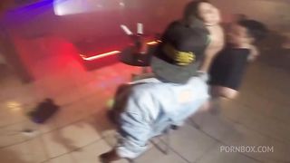 show de sexo e suruba no meio da festa