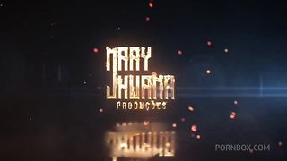 Pedi para meu namorado filmar eu brincando com meu cuzinho ele nao aguentou e fudeu minha buceta - Mary Jhuana