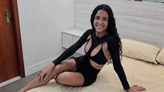 A NOVINHA TALITINHA DEIXOU BOTAR NO CU A VONTADE NA SUA PRIMEIRA VEZ NO CANAL