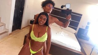 FOLLANDO CON MI HERMANASTRA A ESCONDIDAS EN UN MOTEL