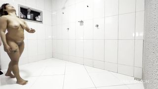 The black stepfather enters the bath and eats his stepdaughter and his girlfriend without a condom