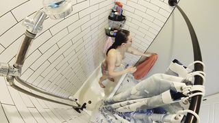 SHOWER AFTER FITNESS FULL SOLO GIRL