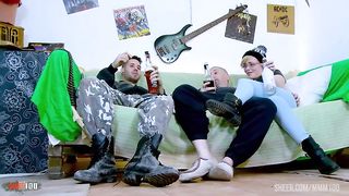 Kim Equinoxx : Double penetration as a christmas present