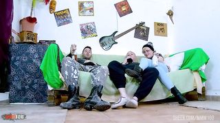 Kim Equinoxx : Double penetration as a christmas present