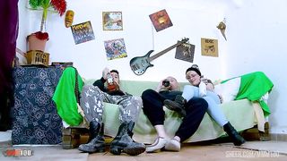 Kim Equinoxx : Double penetration as a christmas present