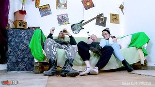 Kim Equinoxx : Double penetration as a christmas present