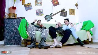 Kim Equinoxx : Double penetration as a christmas present