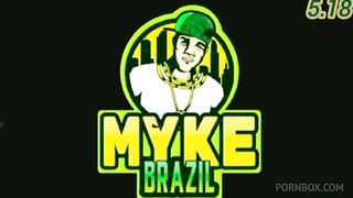 Diarista estava fasendo almoco mais quando eu vir ela na conzinha eu nao resestir e peguei ela e comir ela na conzinha e na sala completo no. RED