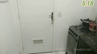 Diarista estava fasendo almoco mais quando eu vir ela na conzinha eu nao resestir e peguei ela e comir ela na conzinha e na sala completo no. RED