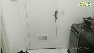 Diarista estava fasendo almoco mais quando eu vir ela na conzinha eu nao resestir e peguei ela e comir ela na conzinha e na sala completo no. RED