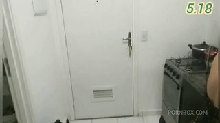 Diarista estava fasendo almoco mais quando eu vir ela na conzinha eu nao resestir e peguei ela e comir ela na conzinha e na sala completo no. RED