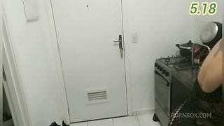 Diarista estava fasendo almoco mais quando eu vir ela na conzinha eu nao resestir e peguei ela e comir ela na conzinha e na sala completo no. RED