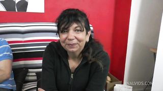 HOLLYBOULE - Haida an old bitch cocksucker on the couch
