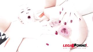 Helena Moeller gets two Cocks in her Ass at once