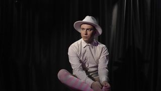 COSPLAY BOY AT WHITE DRESS PLAY FETISH GAME