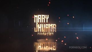 De volta ao banheiro colocando o plug no cuzinho - Mary Jhuana