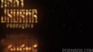 De volta ao banheiro colocando o plug no cuzinho - Mary Jhuana