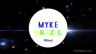 Eu fui em um motel encontrar com uma atriz gostosa ela e Alessandra Marques ela e uma delicia ela pediu pra gosar na boca dela