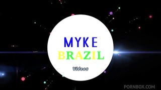 Eu fui em um motel encontrar com uma atriz gostosa ela e Alessandra Marques ela e uma delicia ela pediu pra gosar na boca dela