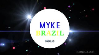 Eu fui em um motel encontrar com uma atriz gostosa ela e Alessandra Marques ela e uma delicia ela pediu pra gosar na boca dela