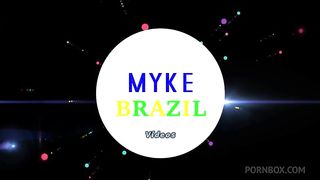 Eu fui em um motel encontrar com uma atriz gostosa ela e Alessandra Marques ela e uma delicia ela pediu pra gosar na boca dela