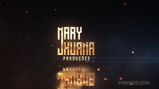Brincando com meu consolo enorme, footjob e cuzinho - Mary Jhuana