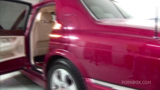 Dude Keeps His Shirt And Tie On While Fucking Woman In And On Car