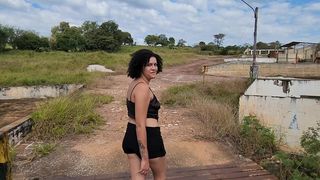 ANDANDO COM UM PLUG ANAL, ACHEI UMA FABRICA ABANDONADA APROVEITEI PRA GOZAR GOSTOSO PRA VOCES VER!