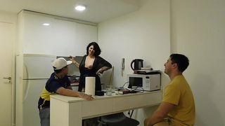 TRIO CON AMIGOS QUE LES GUSTA LLENARME EL CULO DE LECHE